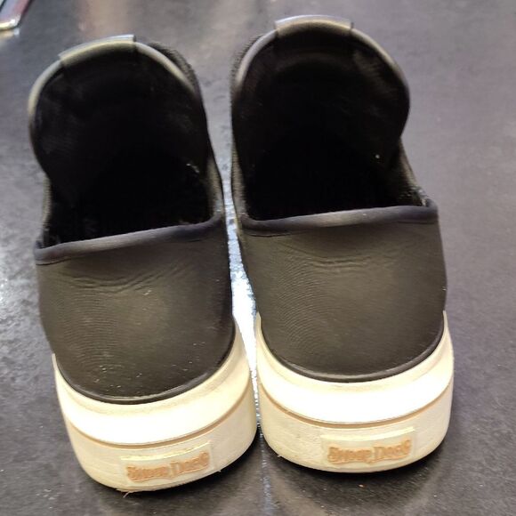 Skechers Black Sneakers with Classic Low-Top Design - Picture 5 of 5